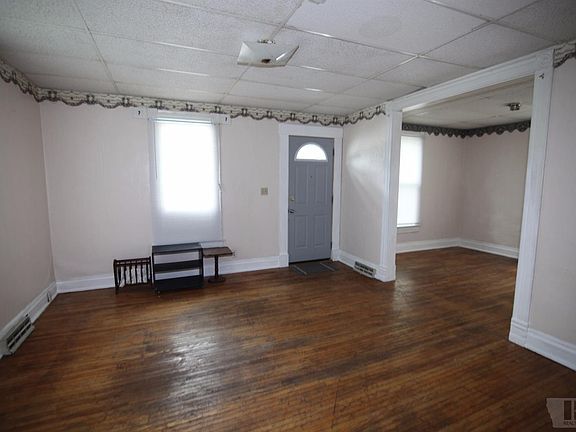 3rd image of 108 W Grimes St