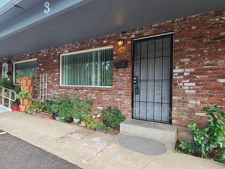 1673 Dollar St — Photo 1