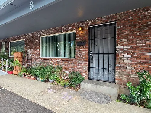 1673 Dollar St Photo 1