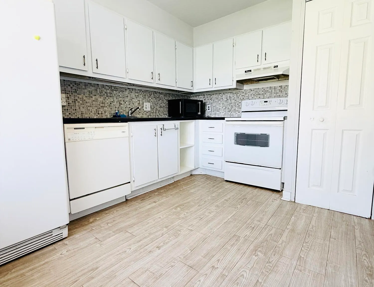 2 bed, 2.0 bath, 1216 sqft, $1,950 — Photo 2