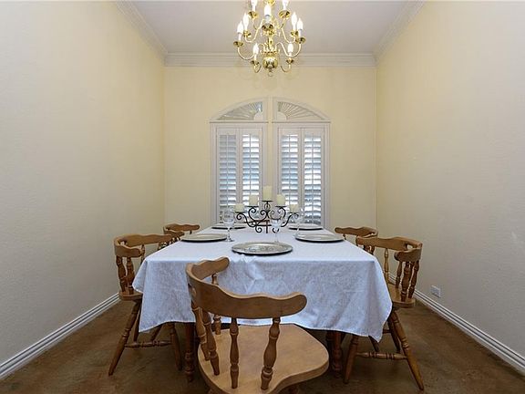 4th image of 1110 Oakhollow Dr