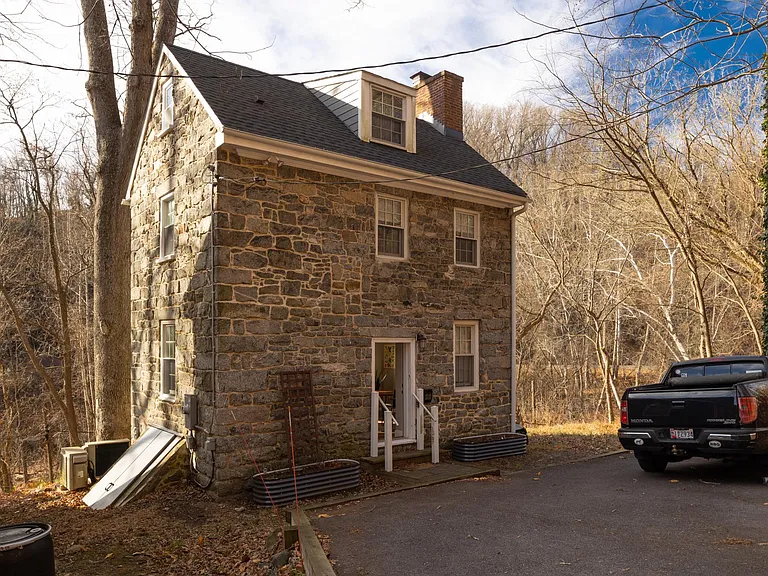 1202 Oella Ave — Photo 1