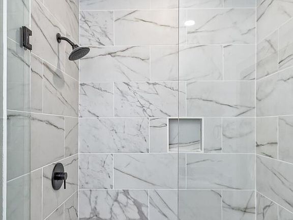 5th image of 233 Edgewood Rd S