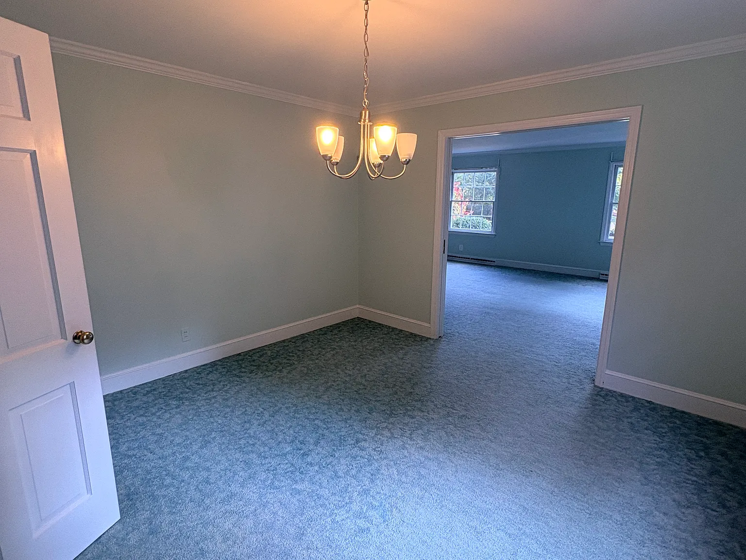3 bed, 2.5 bath, 1960 sqft, $2,100 — Photo 4