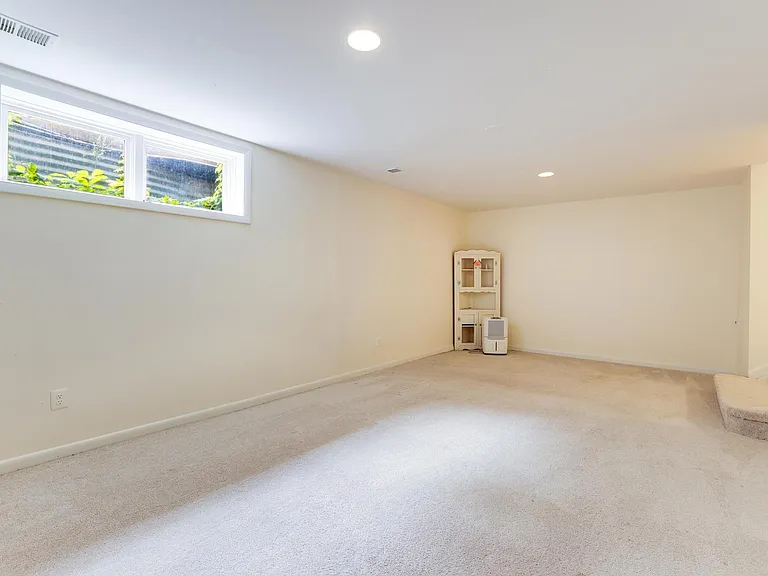 8509 Jeffersonian Ct — Photo 37