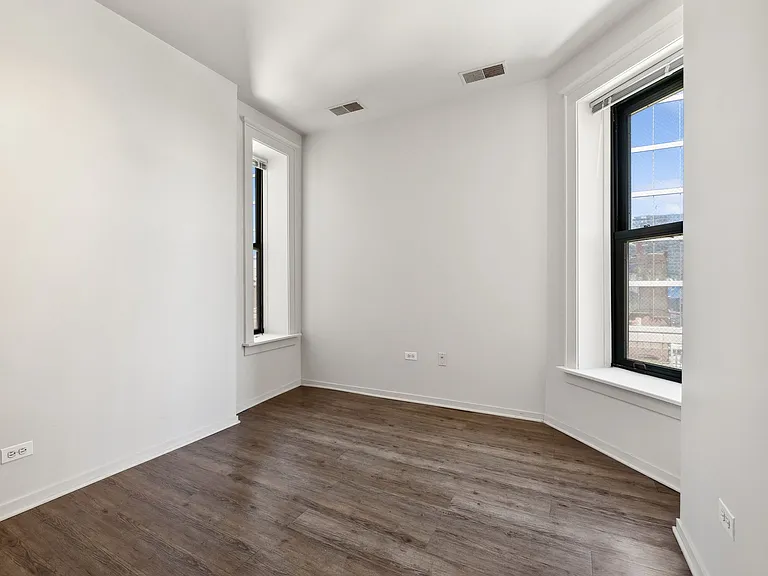 30 East Roosevelt — Photo 14