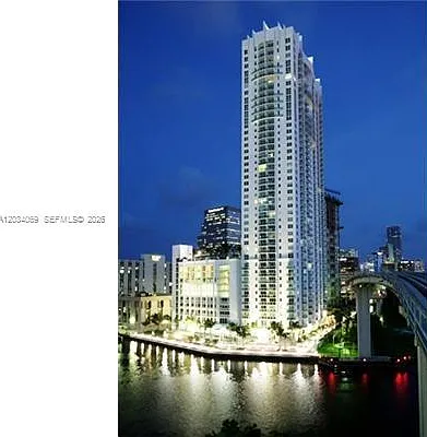 41 SE 5th St #911 — Photo 35