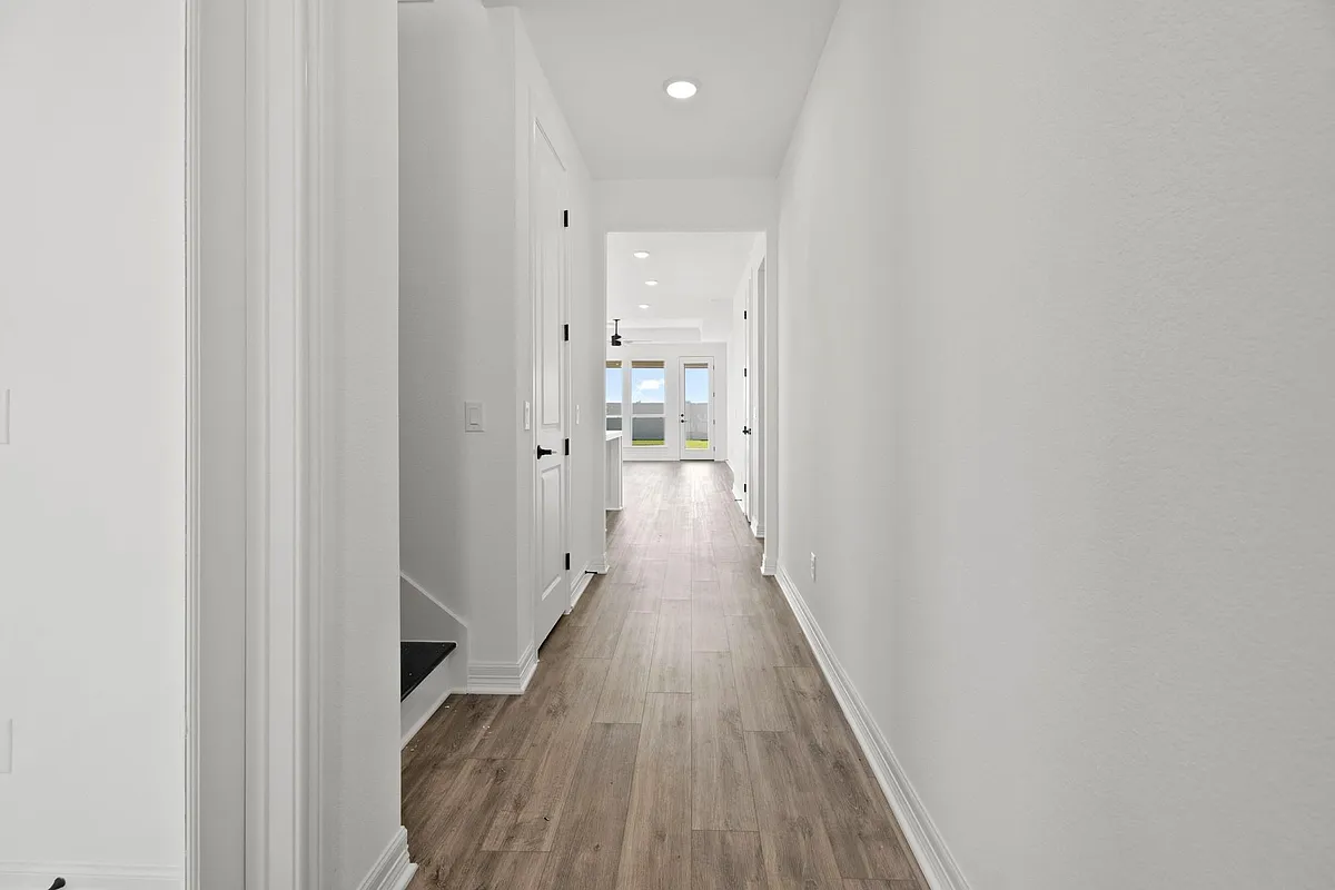 Building Photo - 6022 Regala Dr