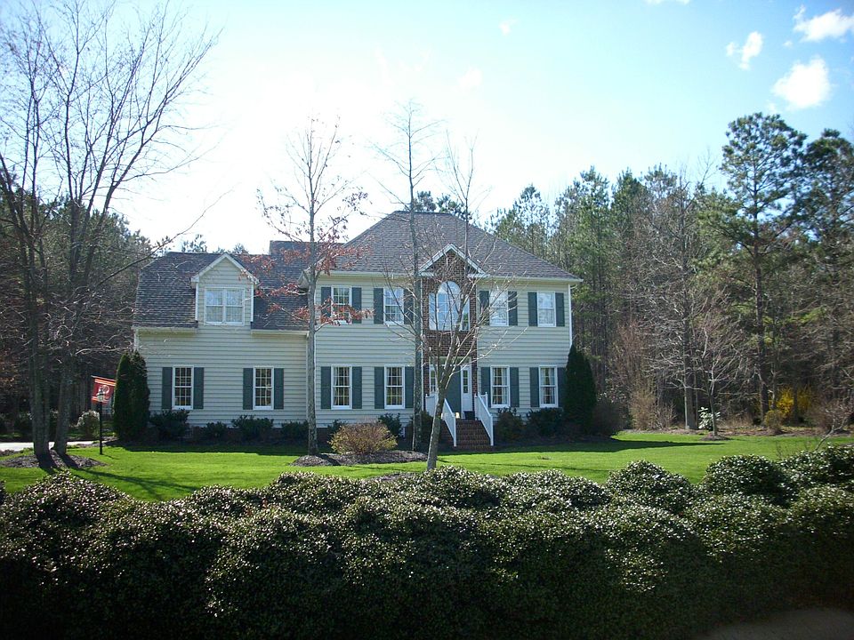 Picture perfect house with beautifully landscaped acre plus lot!!