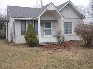 827 Griffith, Aurora, MO --