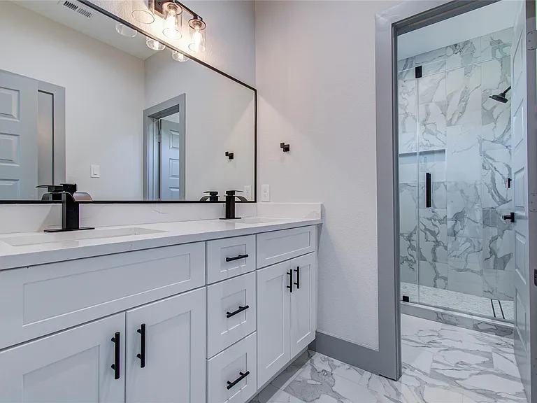 835 S Victory Dr — Photo 22