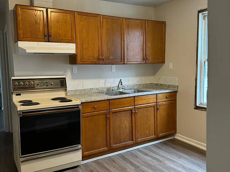 924 Windsor Ave #2 — Photo 6