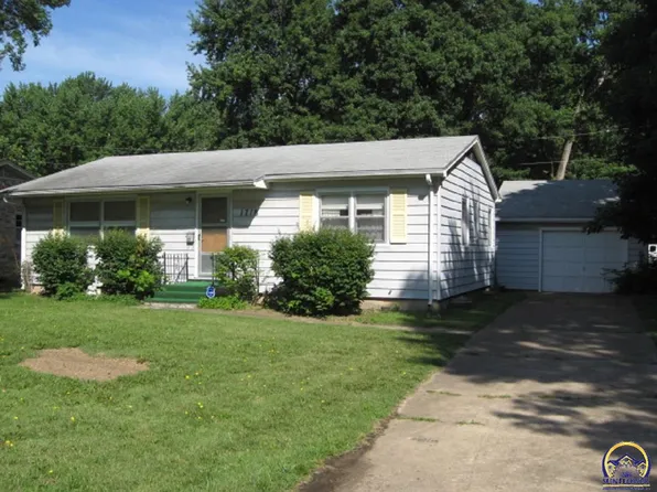 1718 SW Shunga Dr, Topeka, KS 66611
