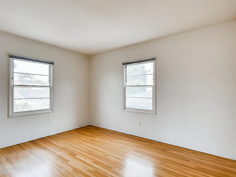 551 Fern Gln — Photo 8