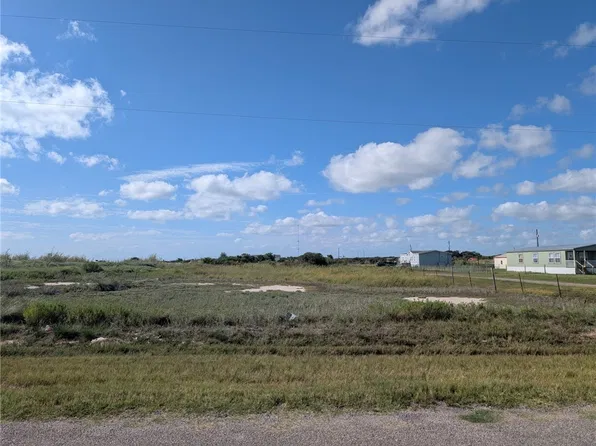 1117 16th St, Rockport, TX 78382