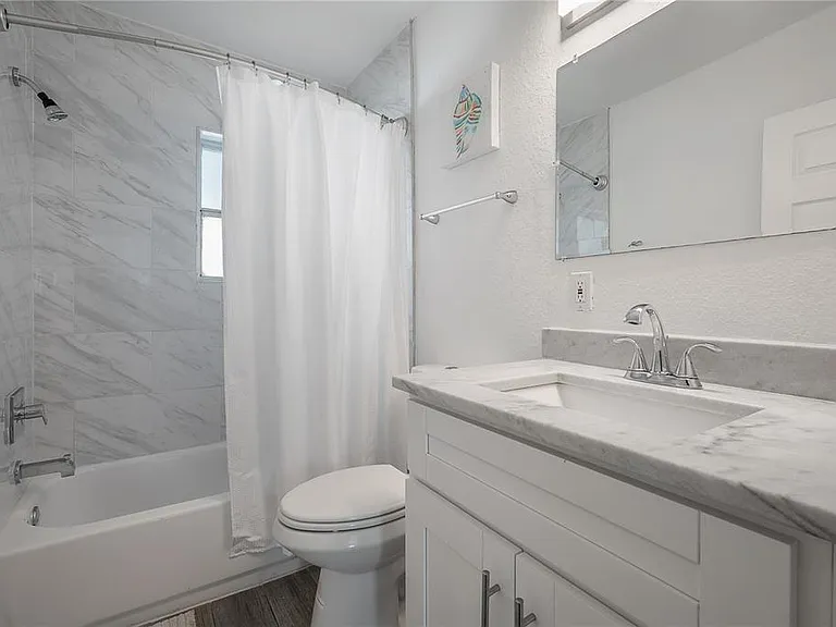 7204 N 15th St — Photo 11