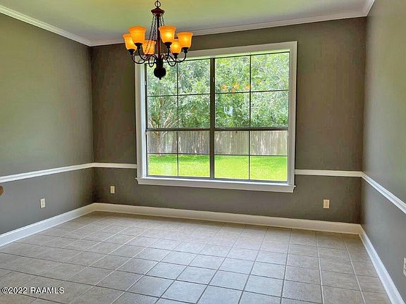4th image of 706 Southlake Cir