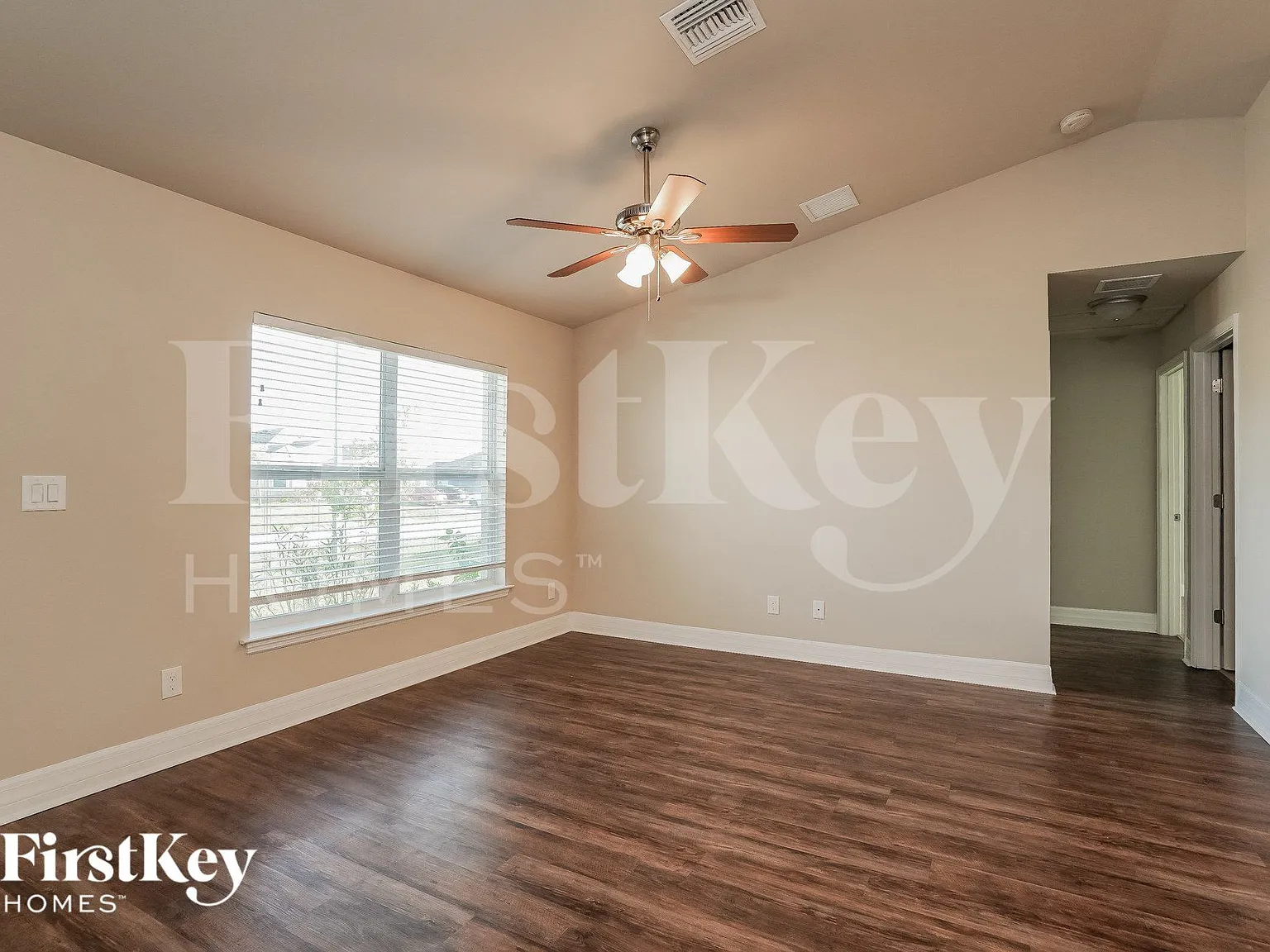 3 bed, 2.0 bath, 1272 sqft, $1,905 — Photo 3