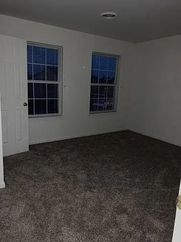 133 Holmes St — Photo 4