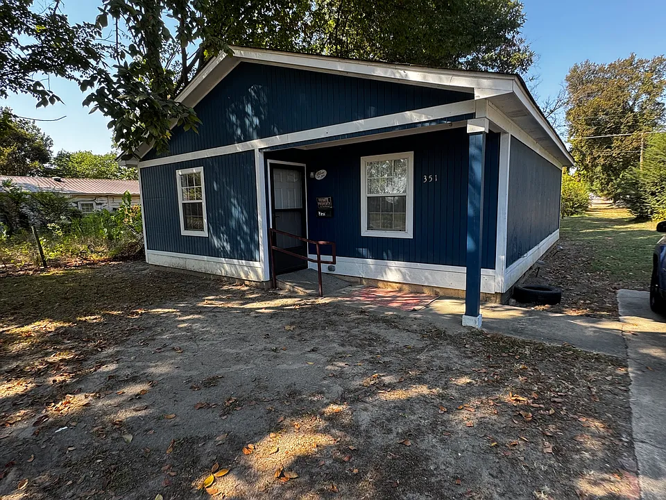 351 N Pine Ave