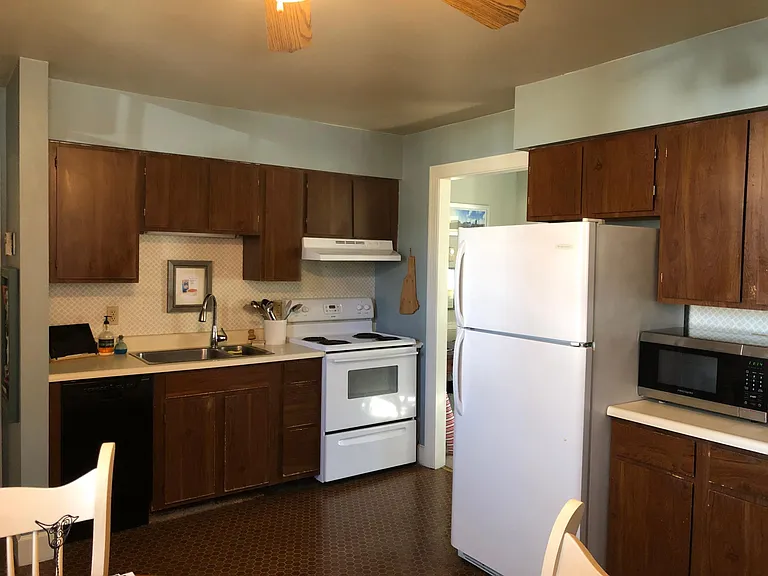 2 Waldron Ct #1 — Photo 2