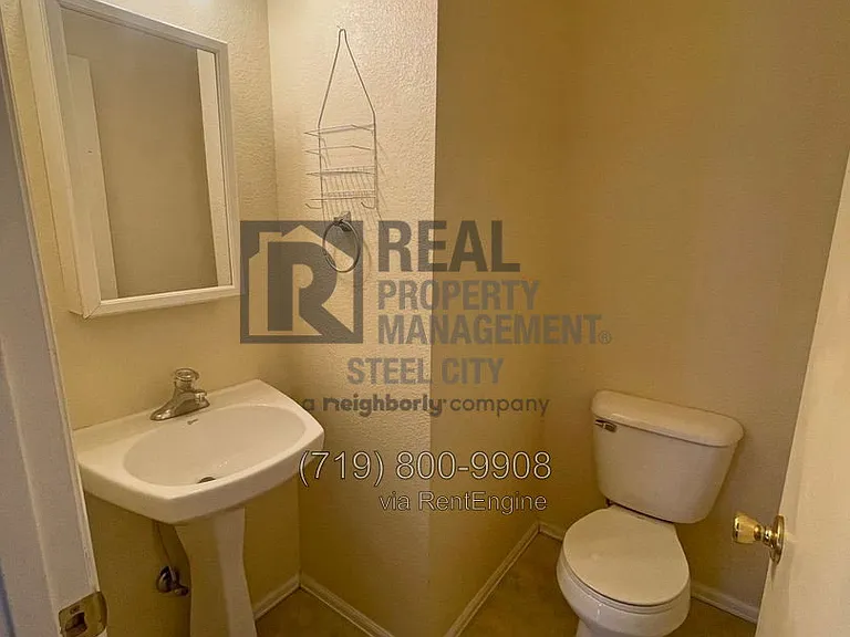 1713 Oakshire Ln #D — Photo 9