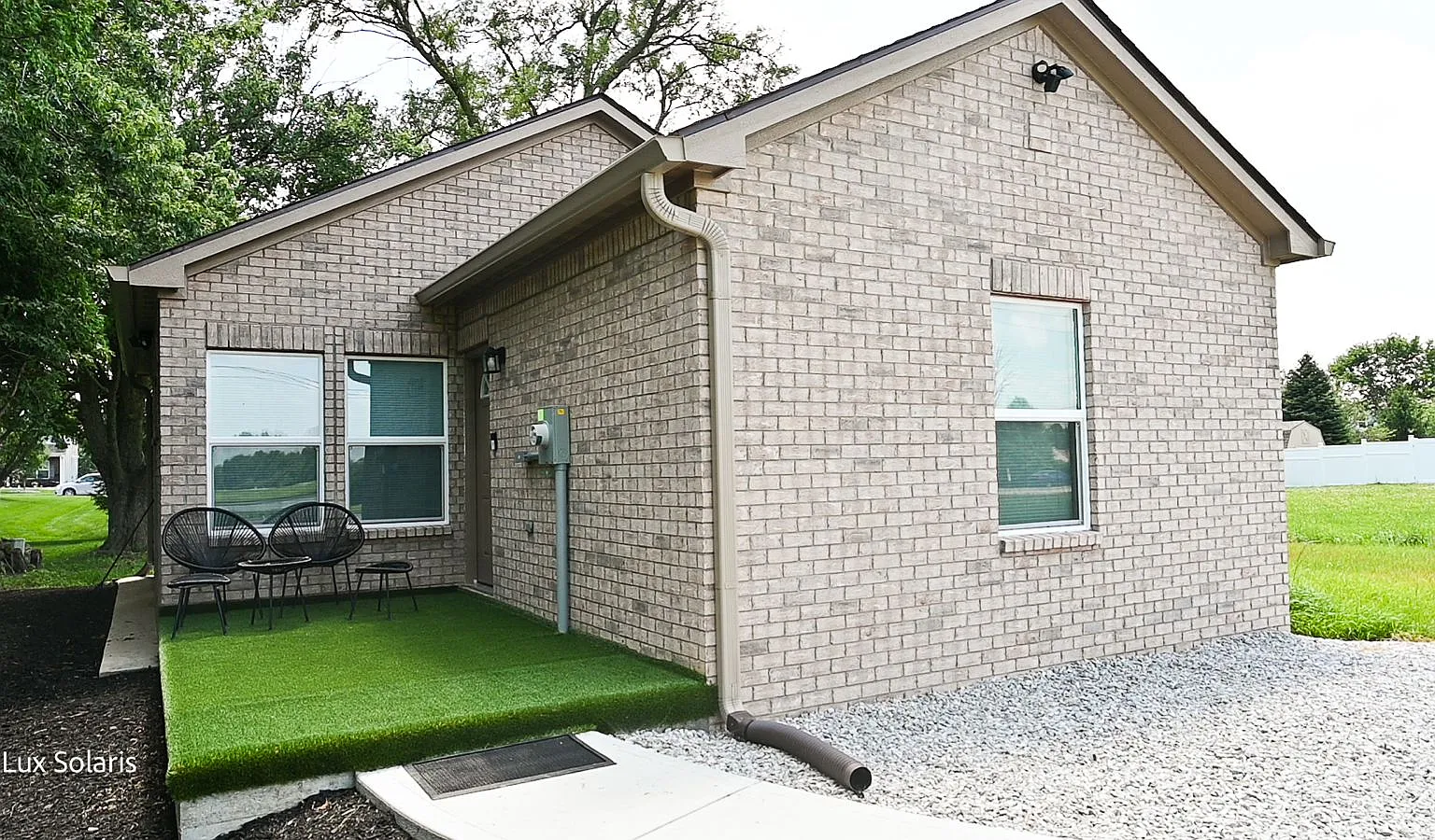2 bed, 700 sqft, $2,200 — Photo 2
