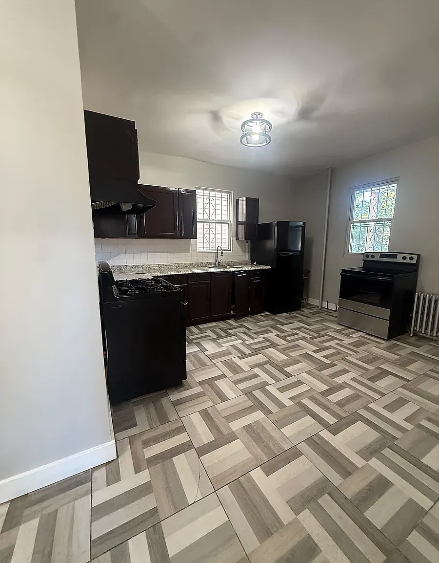 3 bed, $2,350 — Photo 1