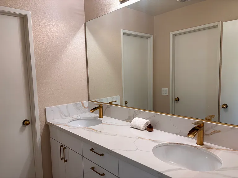 2209 Canyon Dr — Photo 13
