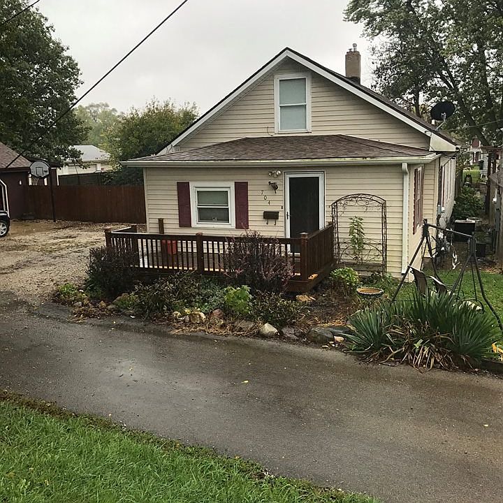 1st image of 704 E Canal Ave