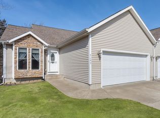 7145 Juniper Ct, Spring Lake, MI 49456