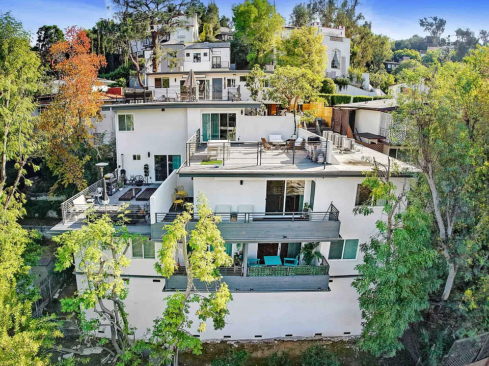 3305 Primera Ave