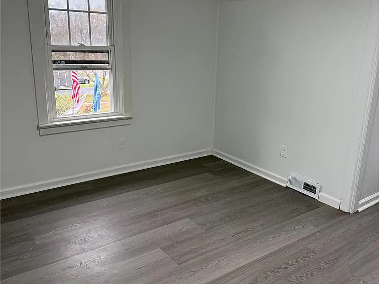 1117 Whitney Ave — Photo 7
