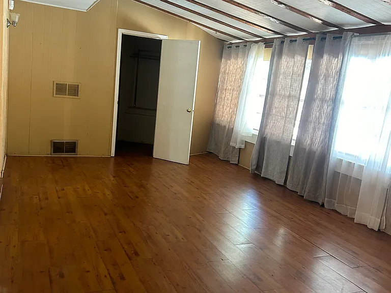 10604 Sparks Cir — Photo 12