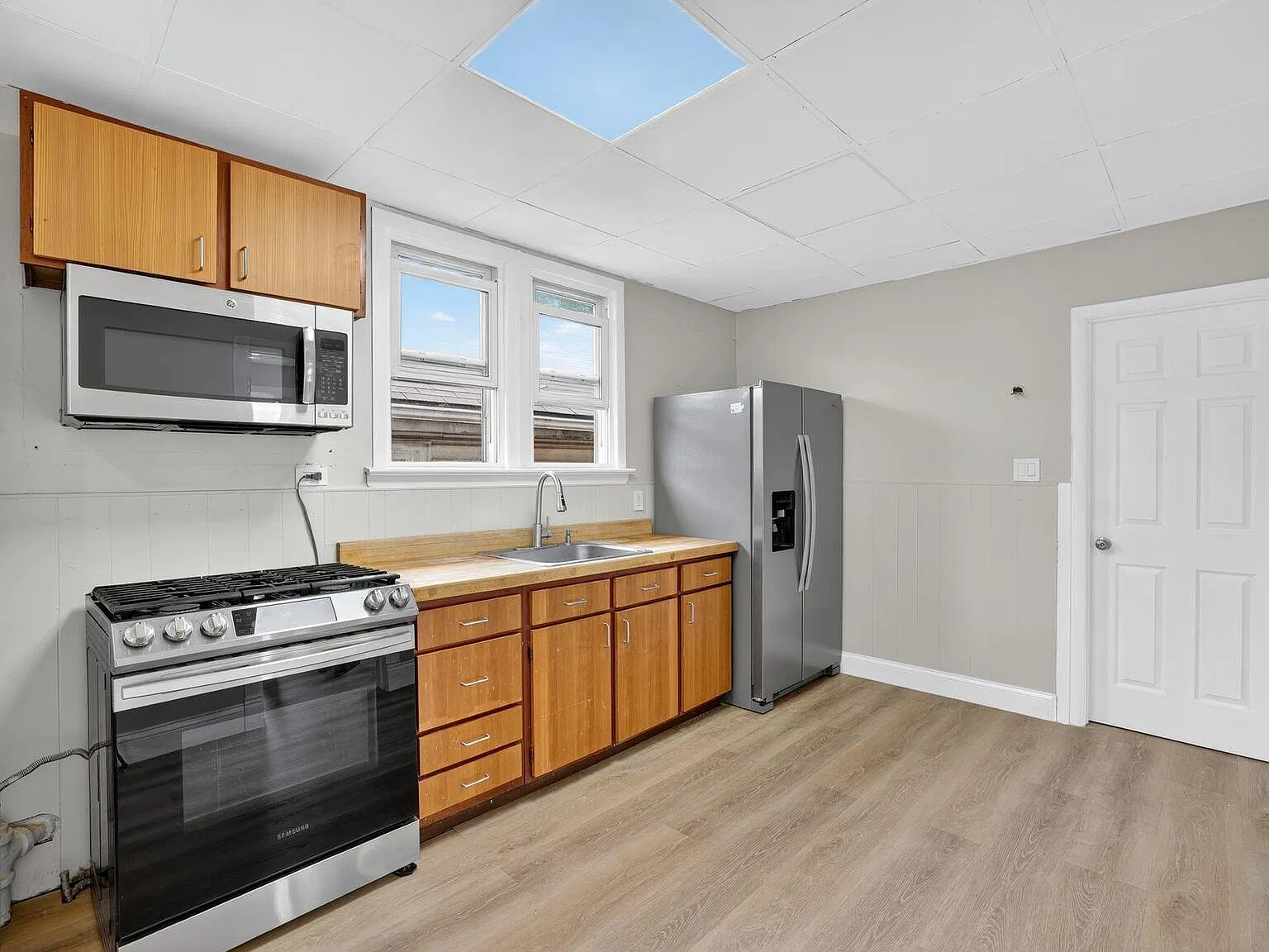 2 bed, 1.0 bath, $2,300 — Photo 4
