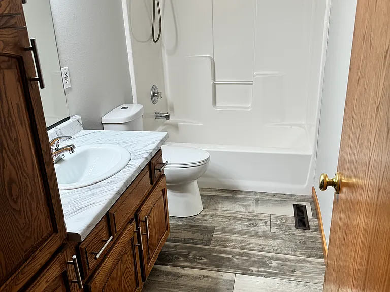 630 N James Ave — Photo 5
