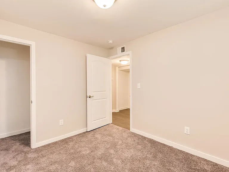 1097 Westview Dr SW #5 — Photo 7