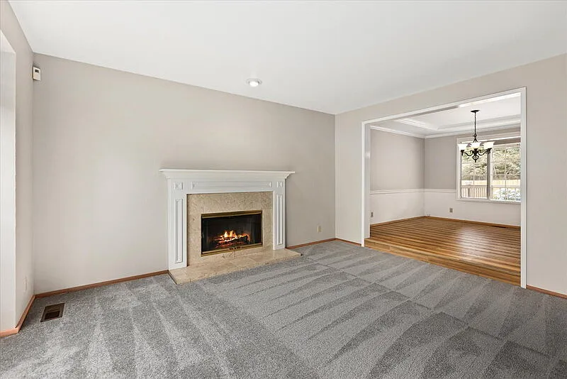 5 bed, 2.5 bath, 2617 sqft, $4,300 — Photo 4