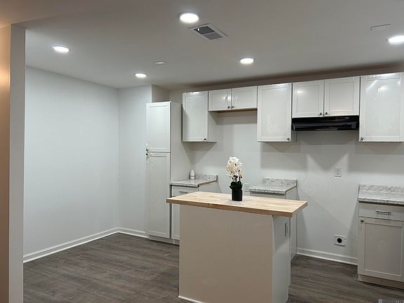 3rd image of 4925 Jefferson Ave