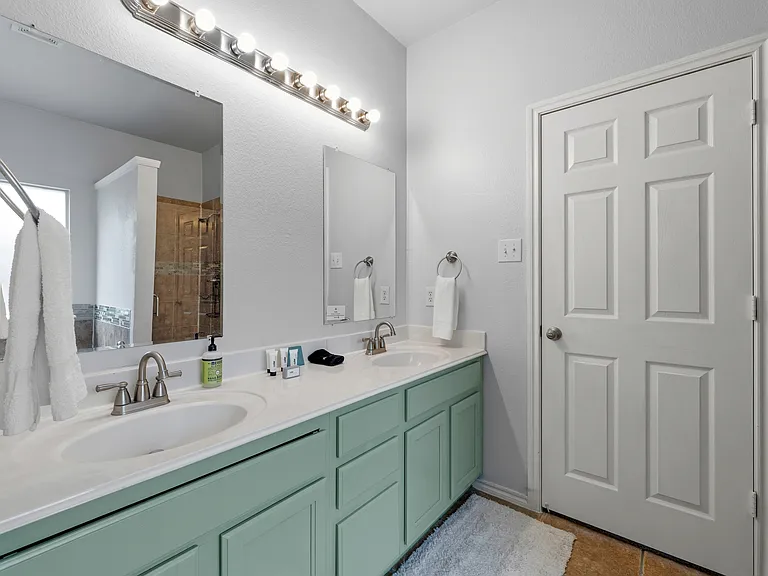 704 San Antonio Trl — Photo 22