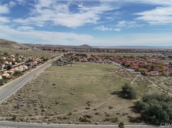 1 30th St W, Rosamond, CA 93560