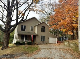 301 N 10th St, Petersburg, IL 62675