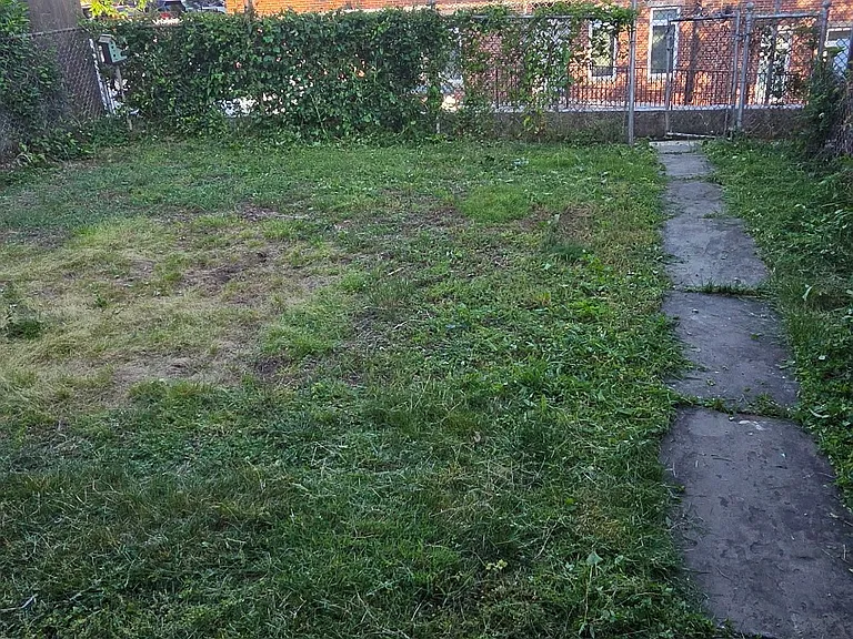 447 Leverington Ave — Photo 21