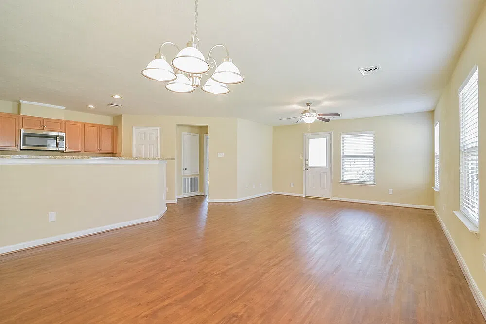 3 bed, 2.0 bath, 1659 sqft, $2,155 — Photo 4