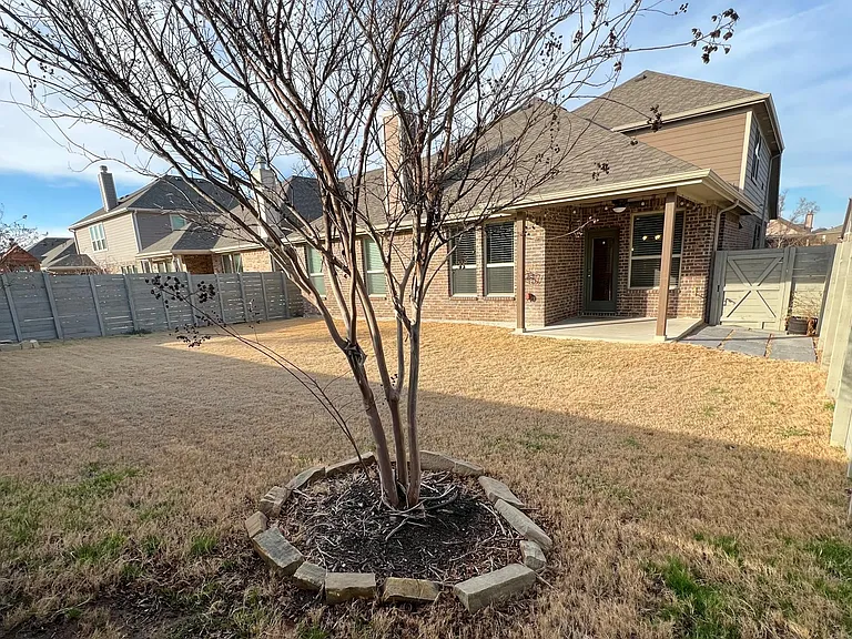 1805 Lark Ln — Photo 26