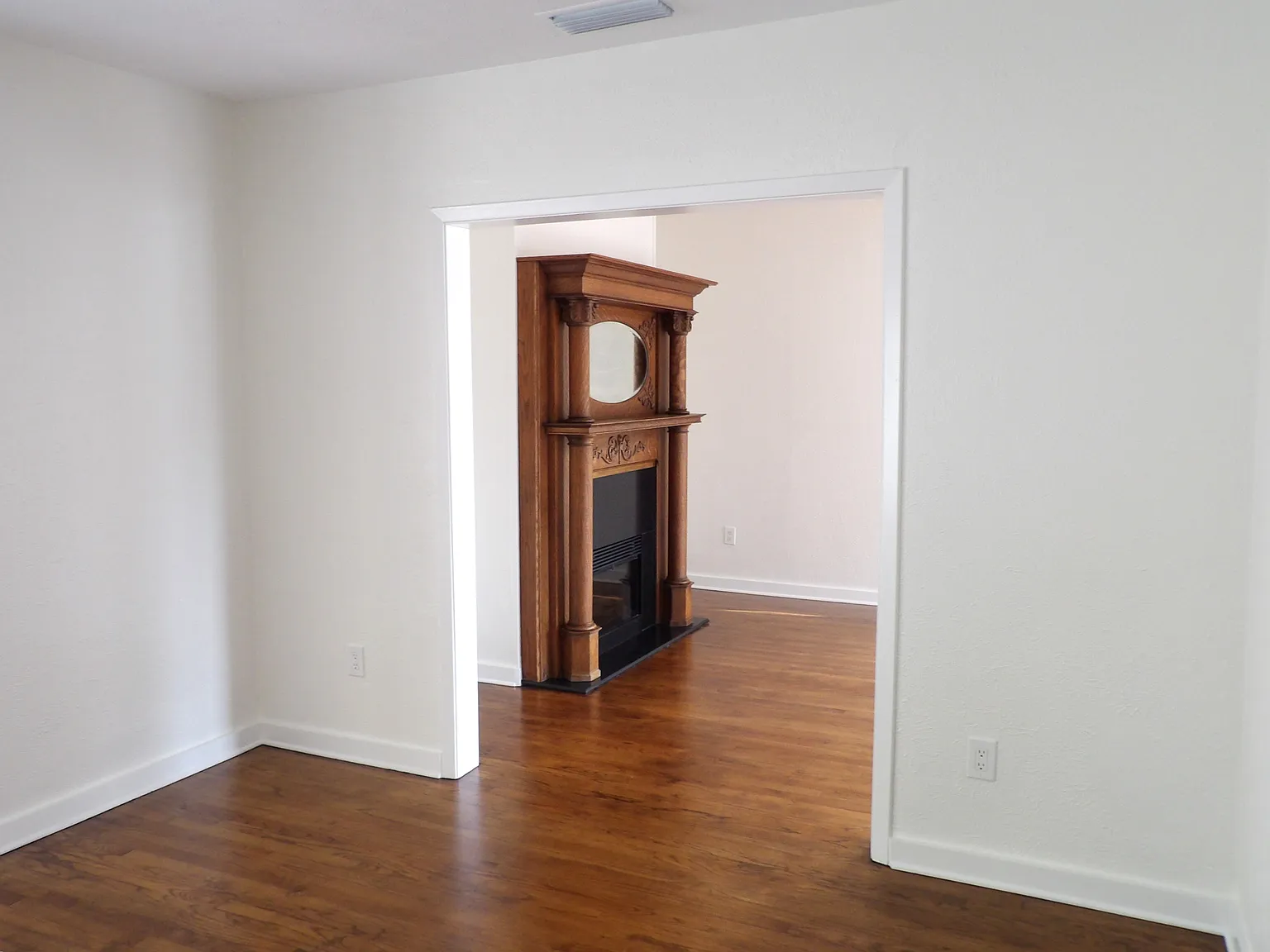 2 bed, 1.5 bath, 1054 sqft, $3,300 — Photo 4