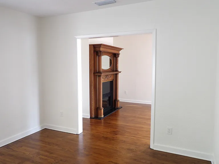 3219 Lee St — Photo 4