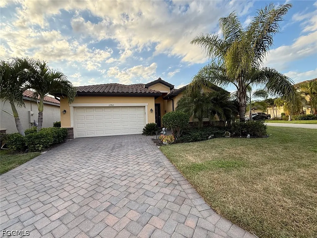 4 bed, 3.0 bath, 2032 sqft, $4,500 — Photo 2