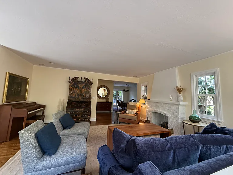 250 Manor Dr — Photo 7