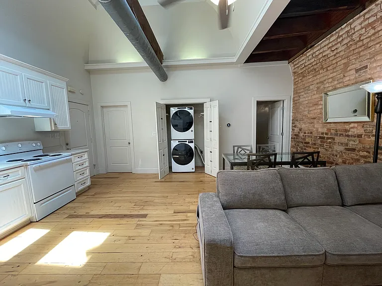 103 Court Sq #3 — Photo 16